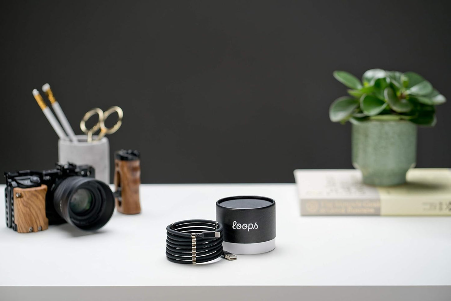 Original Loops 1.8M USB Retractable Charging Cable – Quick Roll-Up Magnetic Fast Charging Cable (Black)