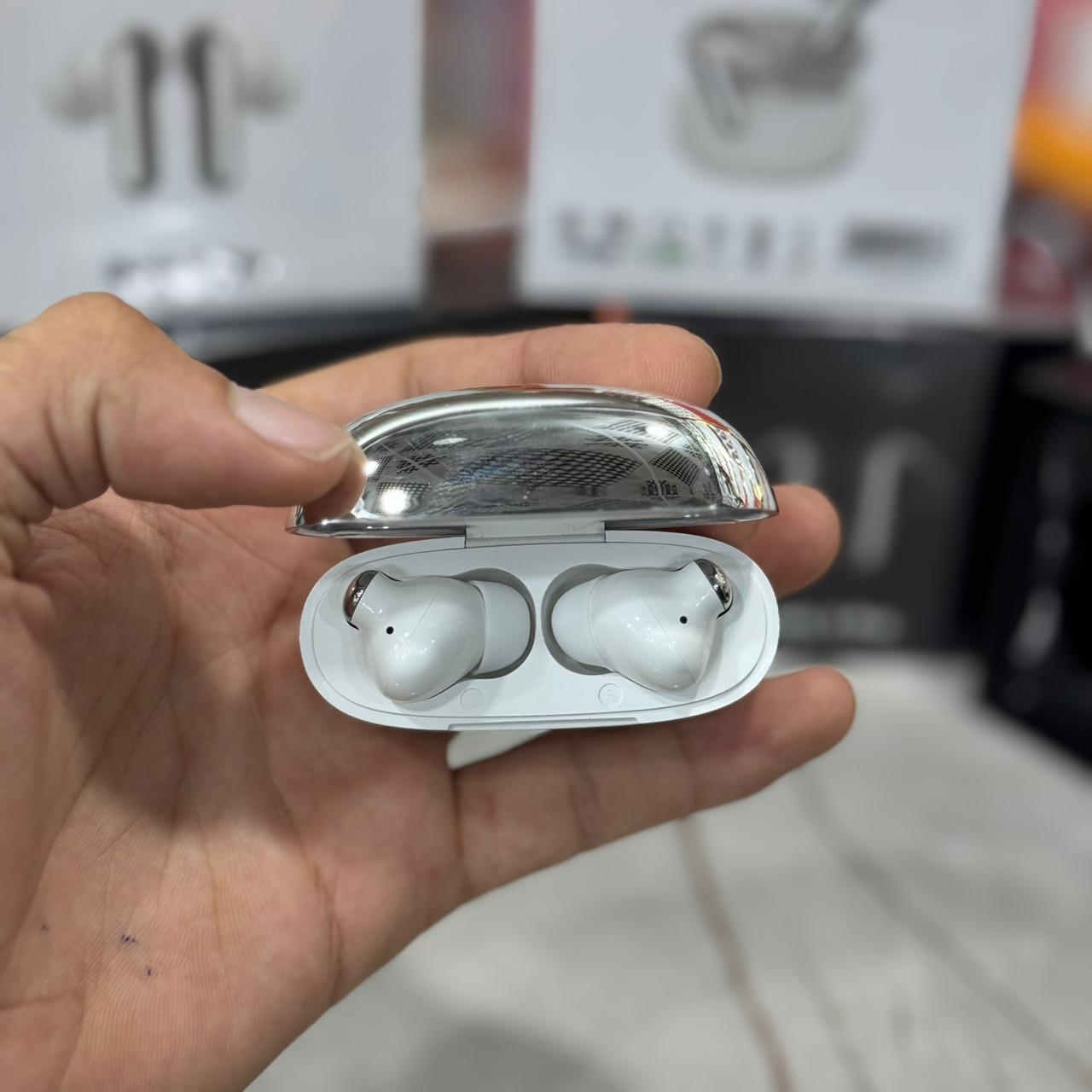 Samsung Buds 3 Pro – Ultra Low Power, 25m Range, Deep Bass, Touch Control