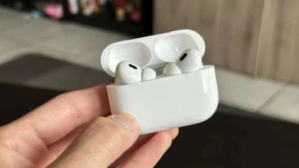 Leftovers Apple Air pods Pro 2 Design in California With MagSafe Charging Case | Lot Imported From Vietnam